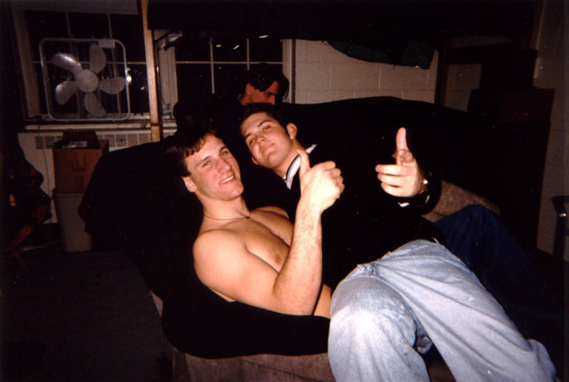 13a_hubox_and_zac_in_253